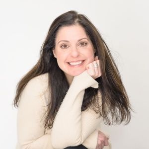 Meet your Posher, Hilary